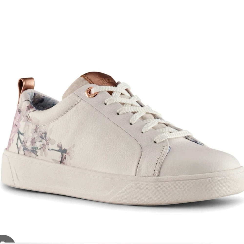 Cougar Bloom Women's Sneakers - White and Pink